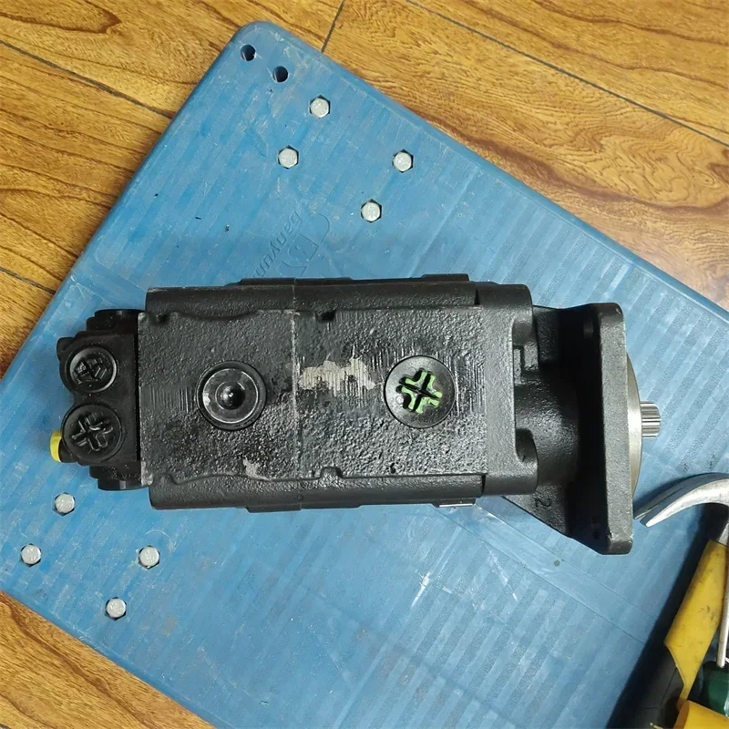 

Hot sales 695Sr hydraulic pump 695SR2-4PS main pump 799137J8 KP30-38-05S6