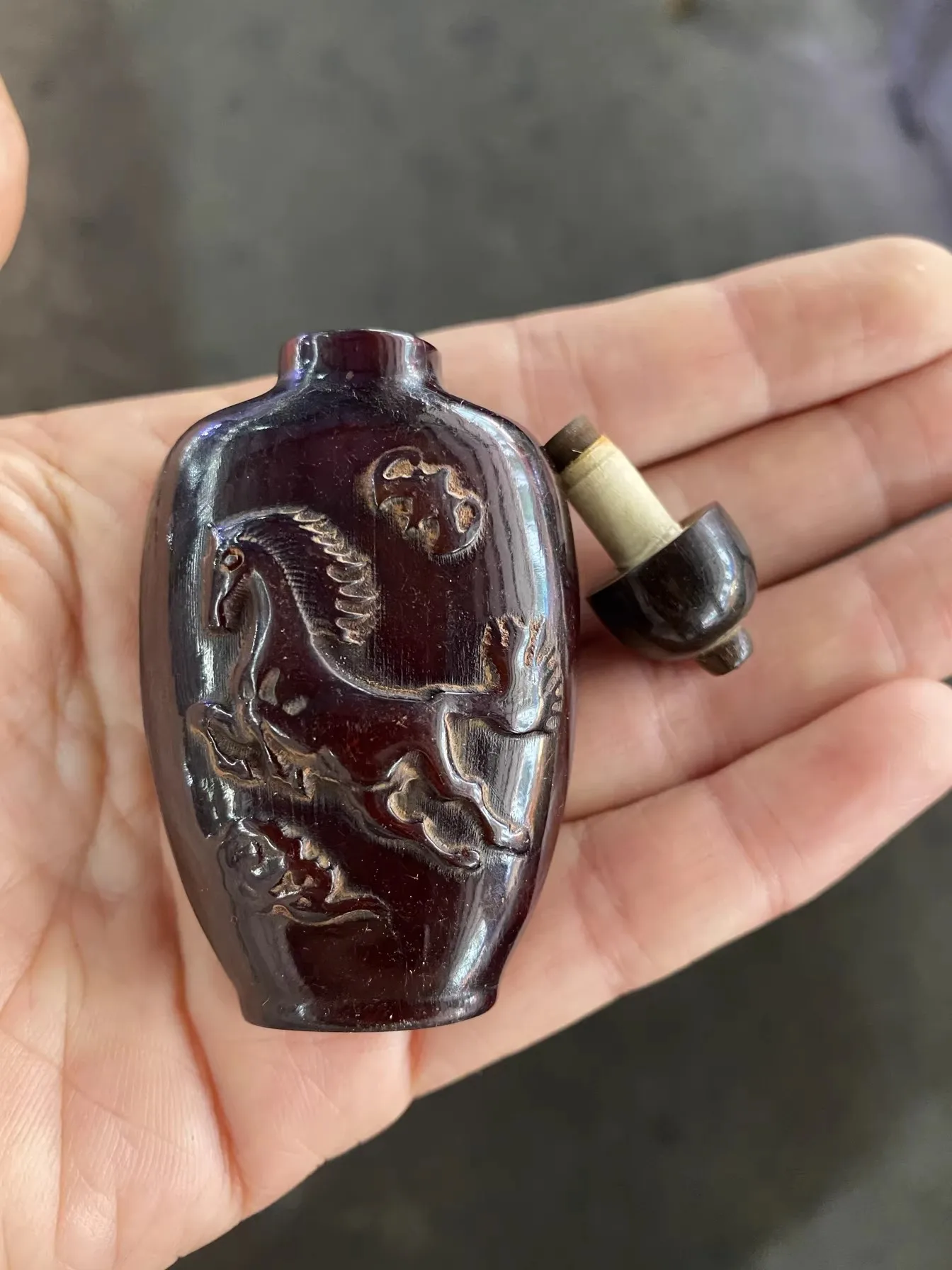 Chinese Snuff Bottle Antique Statue God Wealth Bottles Pets Carved Horn Carving