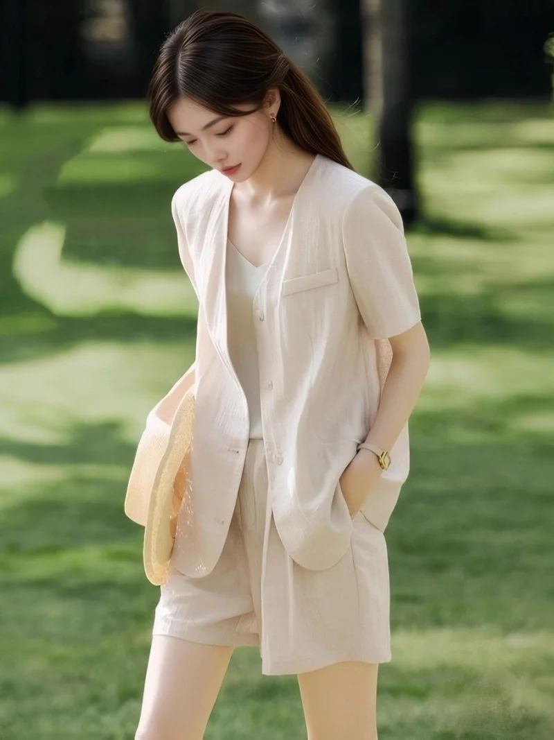 

Korean Version Collarless Short Sleeved Suit Jacket Set For Ladies Summer 2025 New Casual Relaxed Wide Leg Shorts Outfit w235