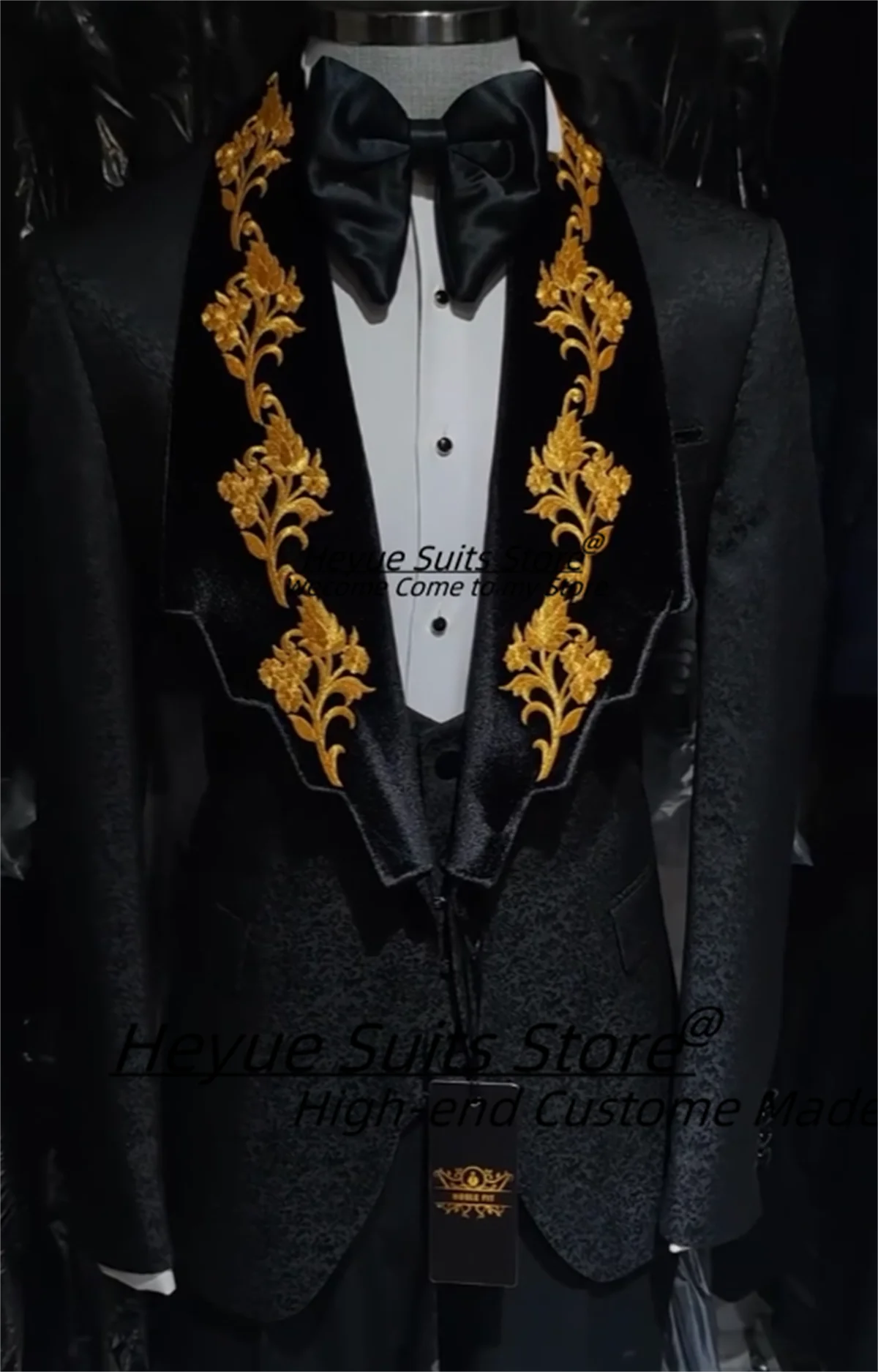 Elegant Jacquard Men Suits Luxurious Gorgeous Golden Embroidery Groom Wedding Tuxedos Customized Slim Shawl Lapel 3 Pieces Sets