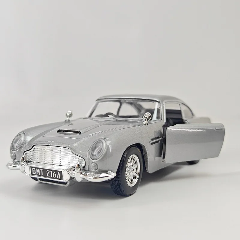 Motormaxtoy 1:24 Aston Martin DB5 007 Alloy Car Diecasts