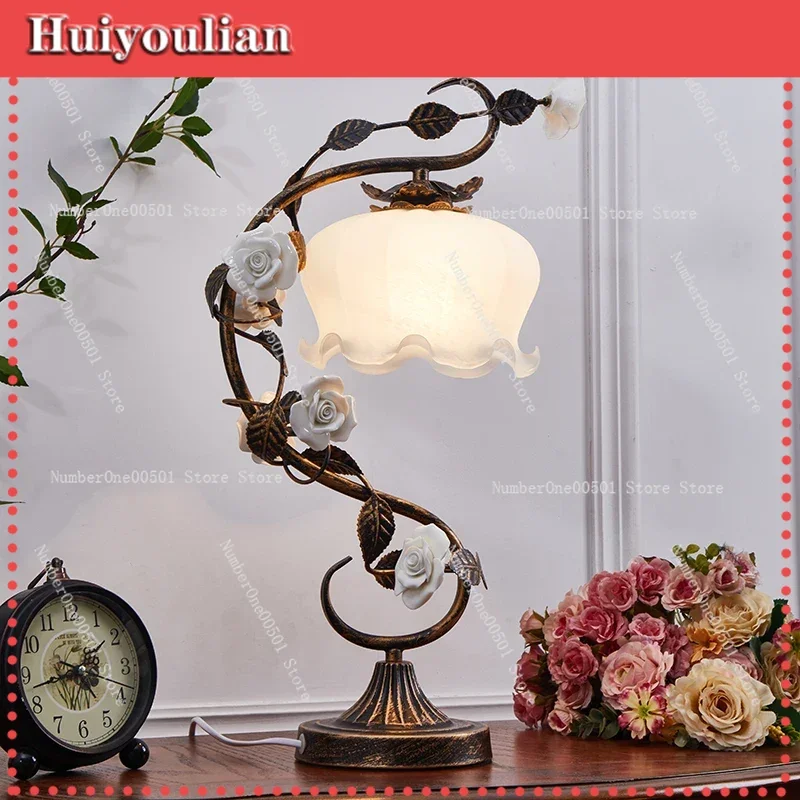 French retro Vintage art desk lamp medieval pastoral rose atmosphere living room bedroom bedside lamp -LBW095
