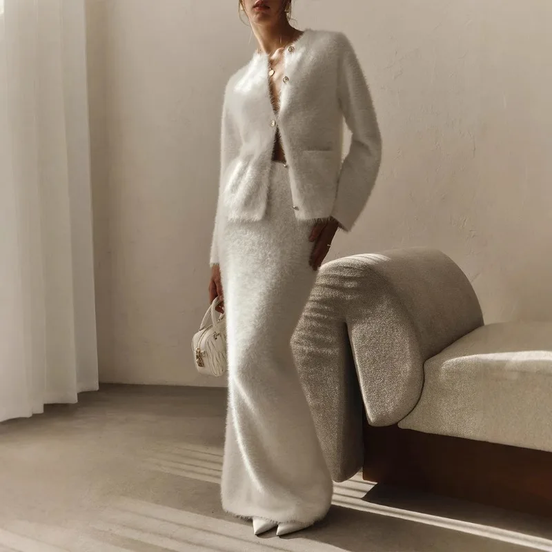 

Women Single-breasted Cardigan Skirt Set Plush Long-sleeved Skirt Set