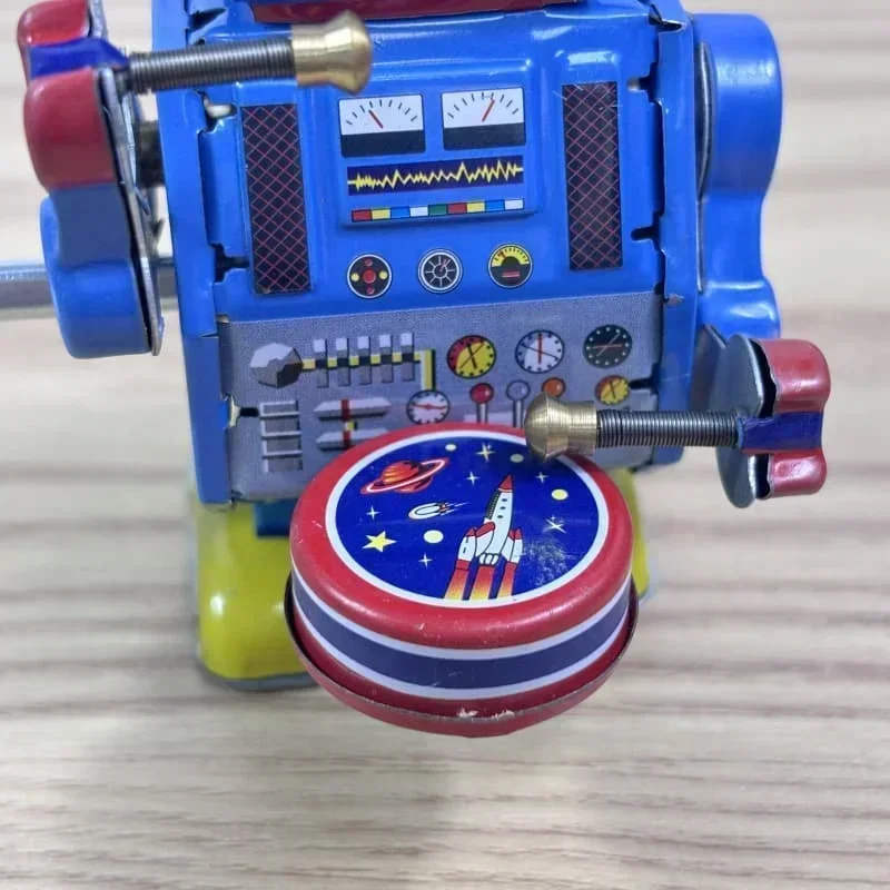 

Clockwork Metal Walking Tin Band Drummer Robot Mechanical Toys Classic Collection Retro Wind Up Toy Kids Christmas Gift