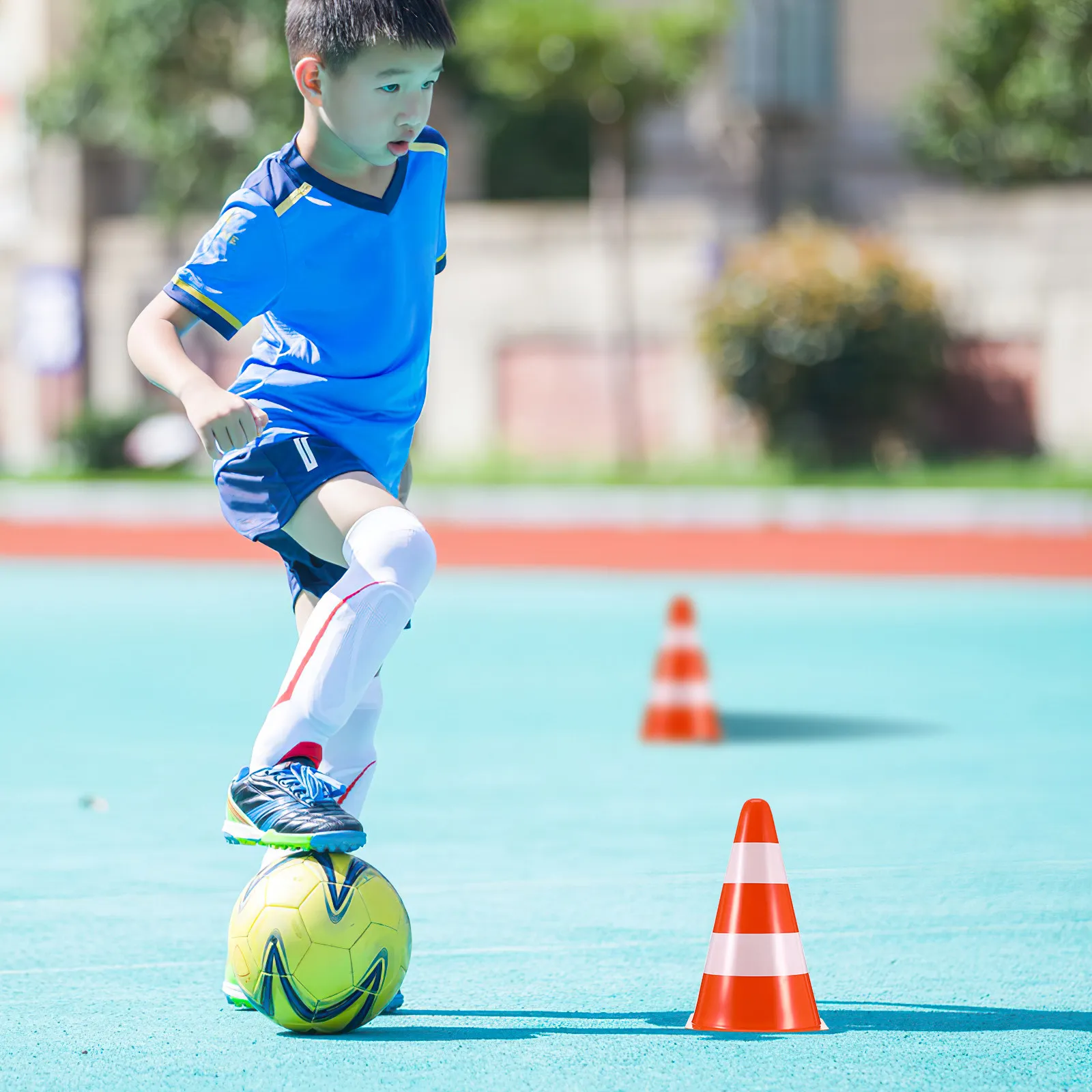 

6pcs Traffic Cones Warning Cones For Road Safety kids roller skates training Cones Portable soccor football skill training Cones