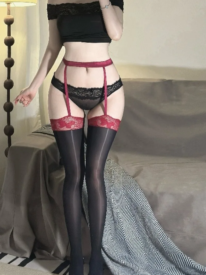 

Сексуальные ультратонкие блестящие кружевные чулки до колена Pure Desire с блестящим кружевом и контрастными подтяжками до колена, блестящие длинные чулки, соблазнительный шарм
