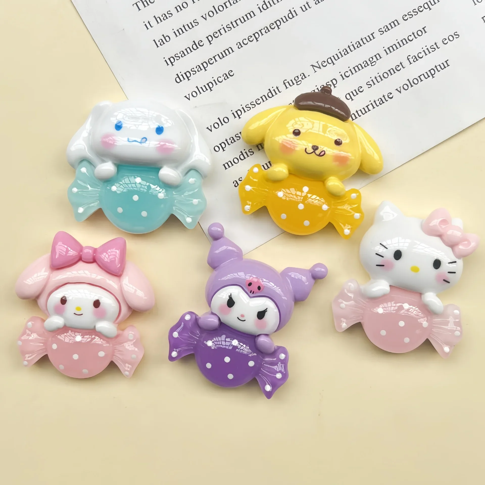 

2 шт., милые конфеты Sanrio, серия мультяшных смол с плоской задней частью, аксессуары из смолы ручной работы, материалы для рукоделия, украшения для скрапбукинга