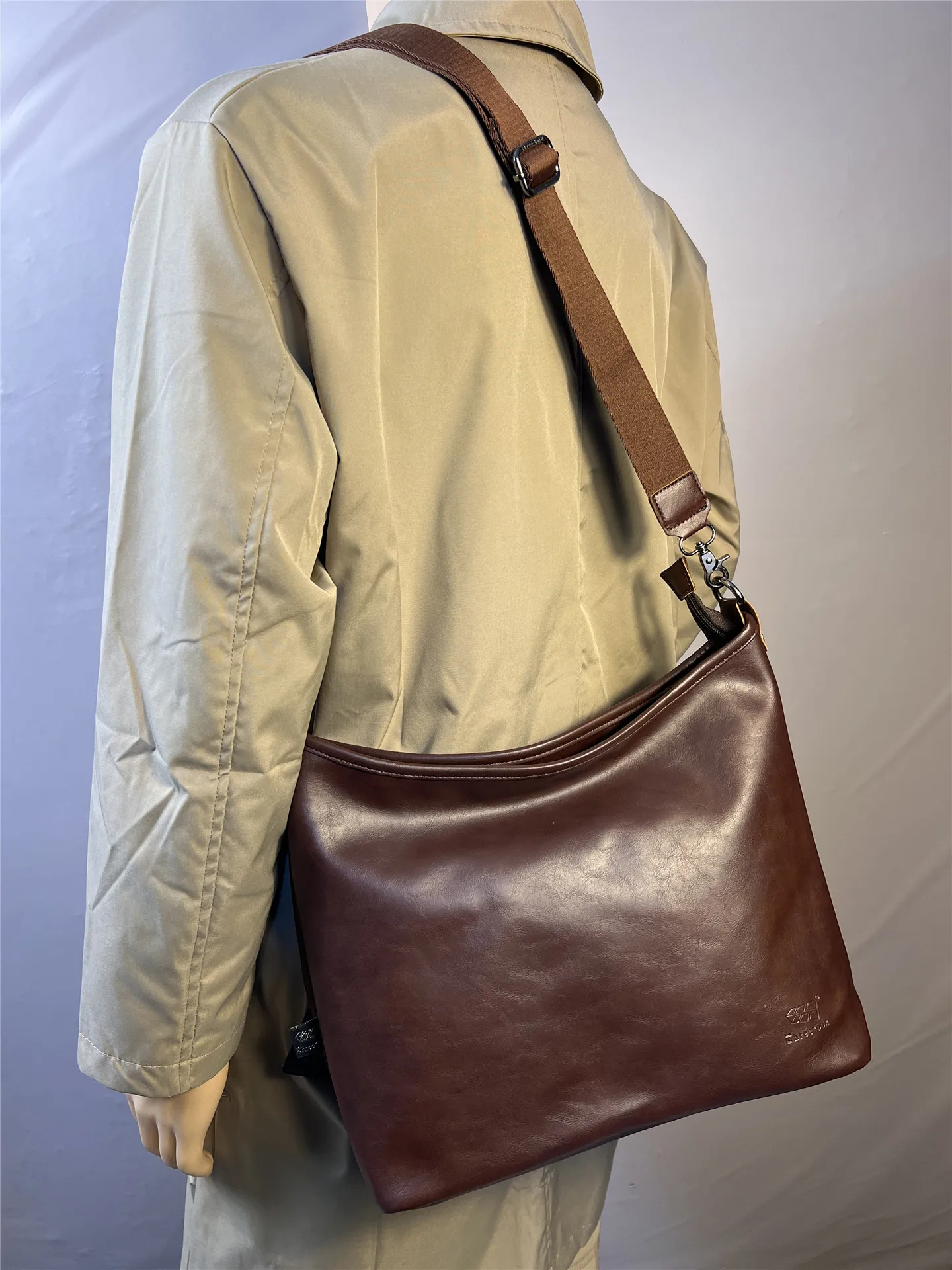 ThreeBox Retro Soft Leather Large Capacity Casual Crossbody Tote Bag Unisex Underarm Motorcycle Bag High Waterproof