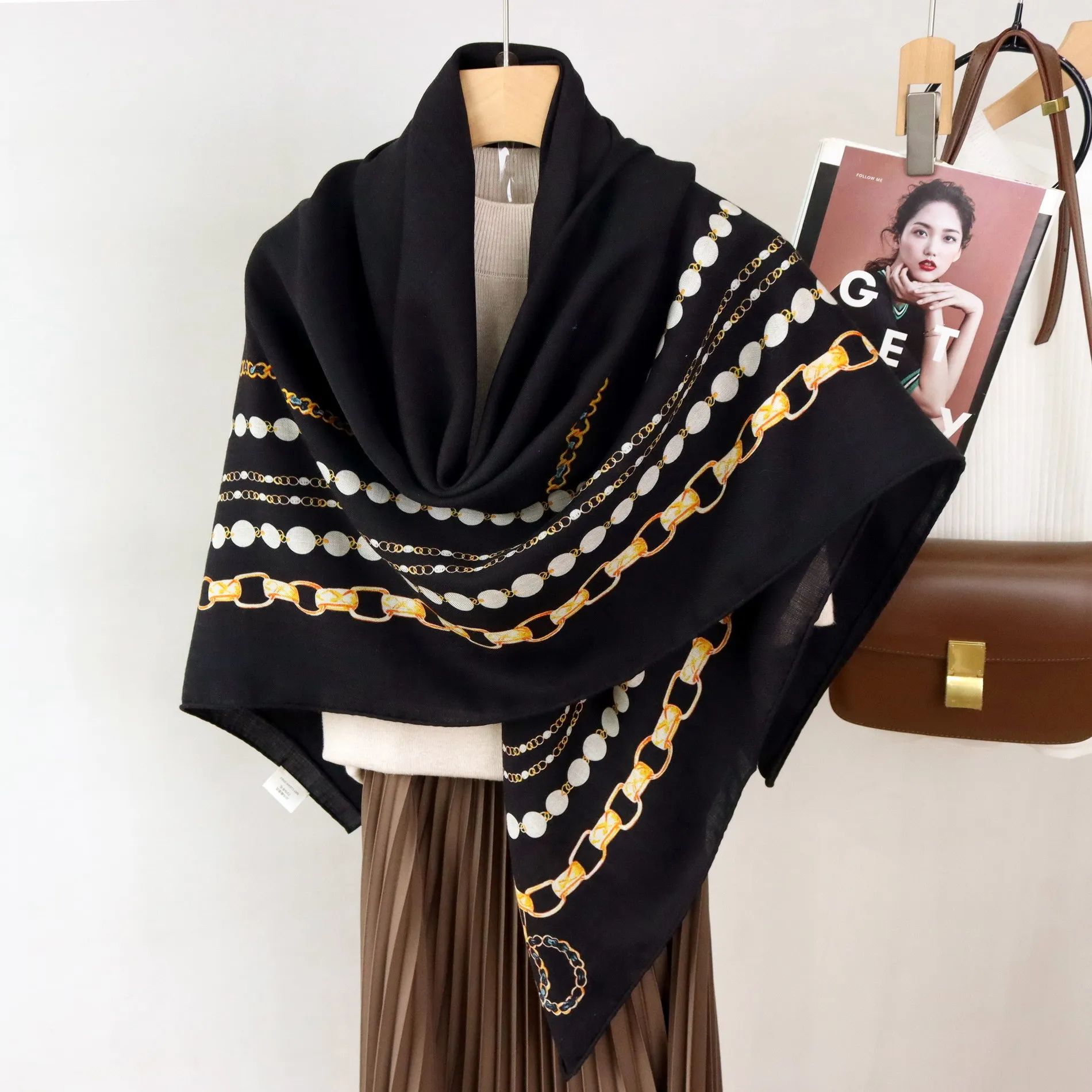 

High-end Elegant Women's Exquisite Black Chain Double-sided Print Quality Silk Wool Hand-rolled Edges Large Square Scarf Shawl
