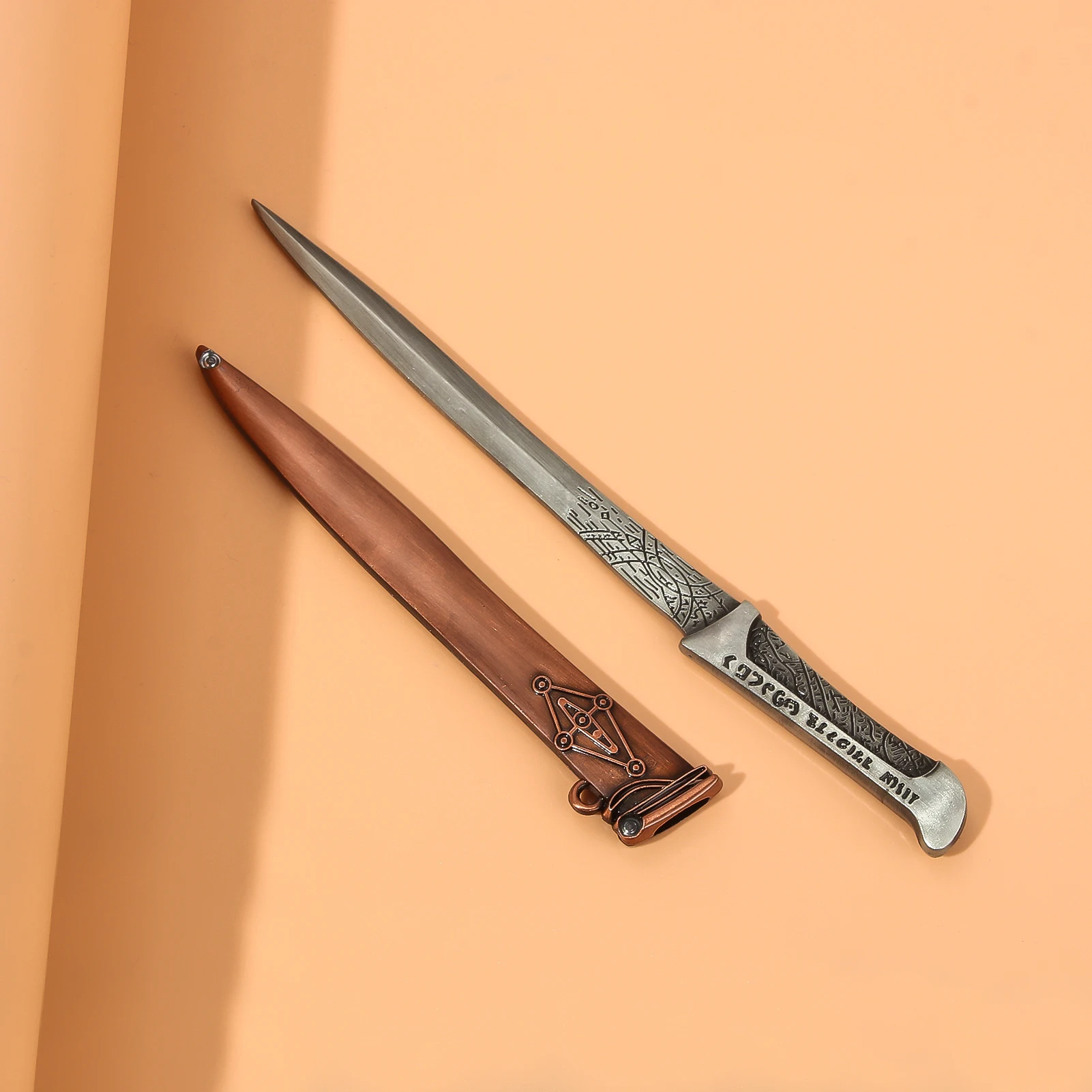 DUNE Arma 17 cm Pugnale Portachiavi Periferiche di film Verme di sabbia Paul Atreides Fremen Arma Pugnale con fodero Modello Regalo Giocattoli