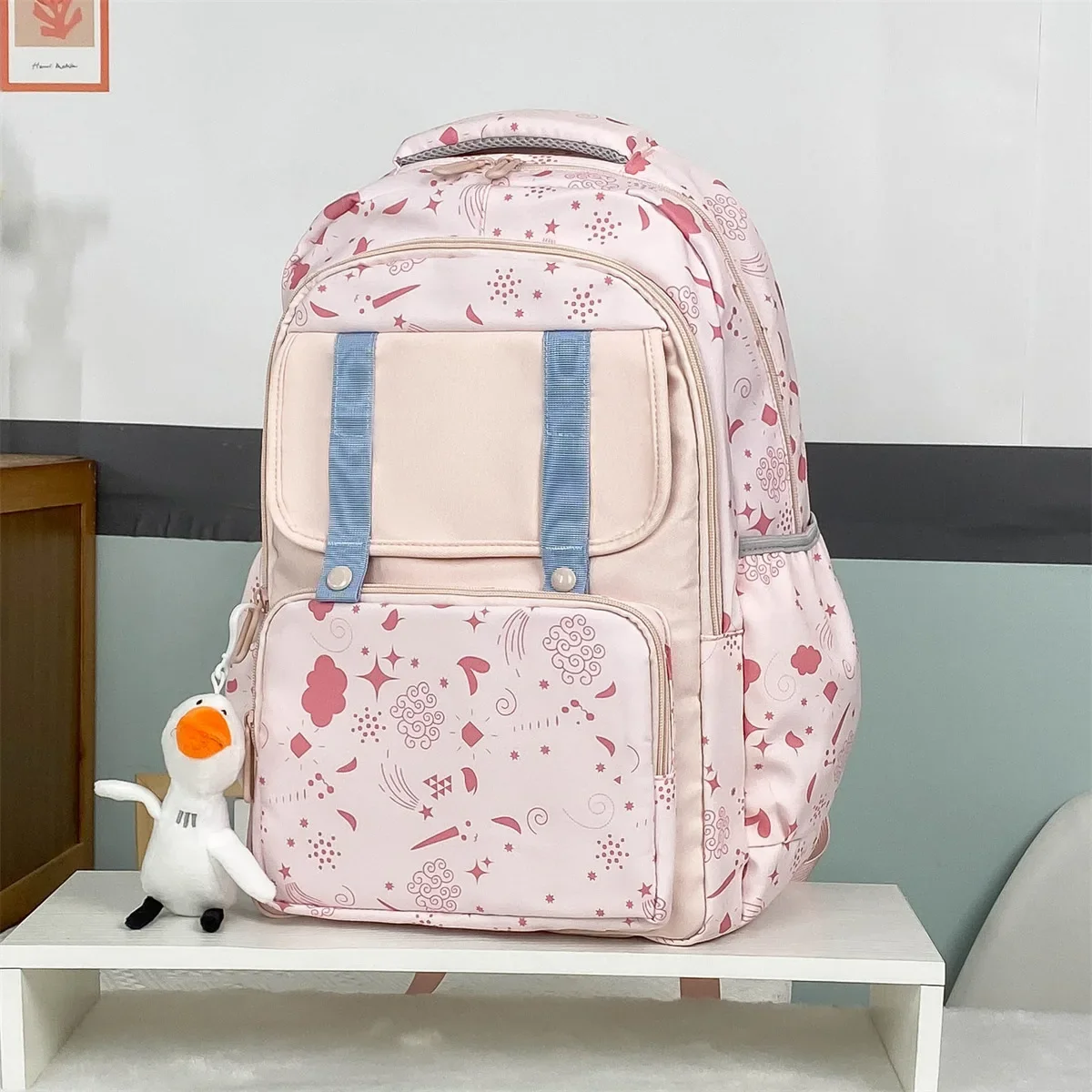 Mochila escolar sencilla de estilo universitario para estudiantes y adolescentes, morral de viaje con bonito colgante, de gran capacidad, a la moda