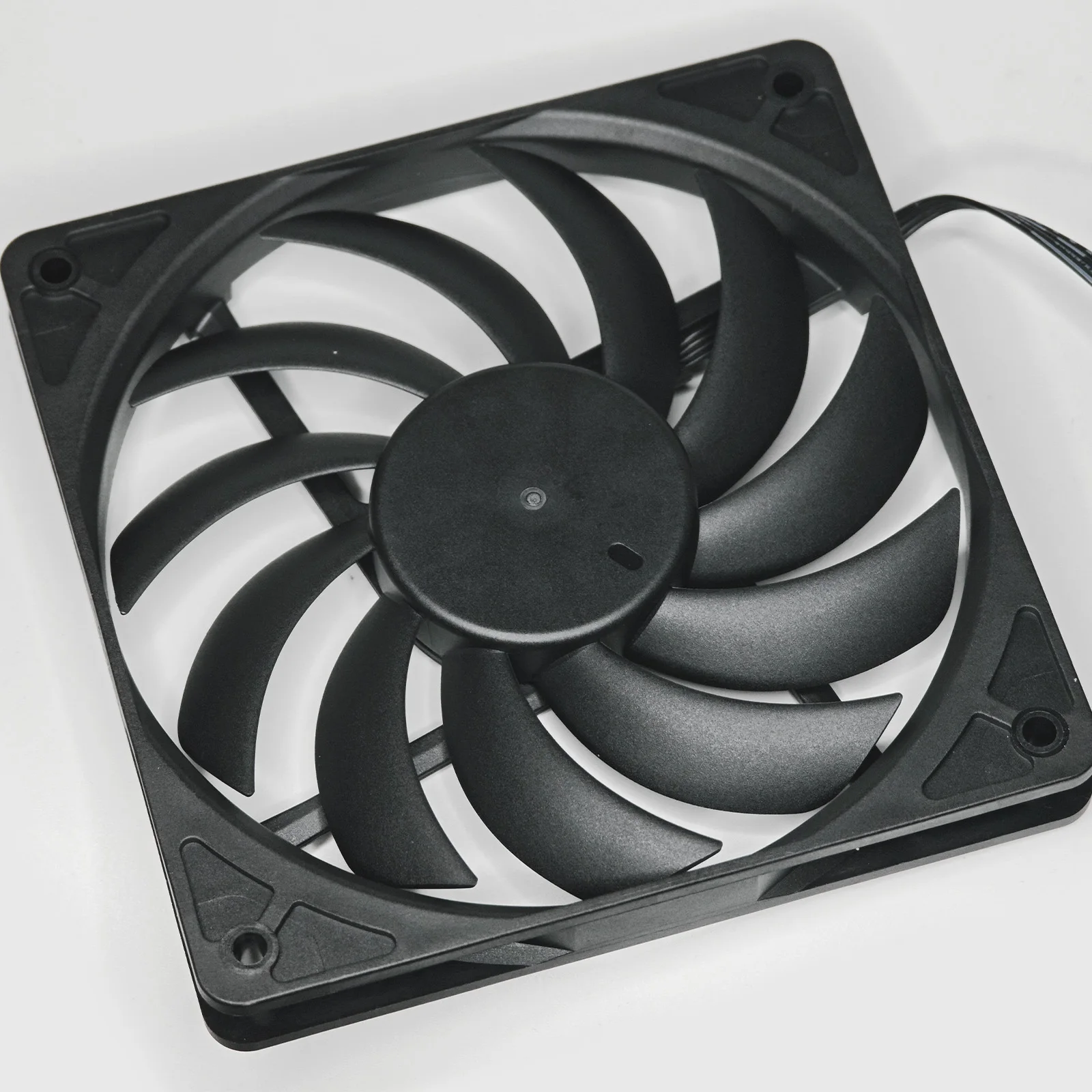 12015 Thin Fan 4Pin PWM,2000RPM FDB Bearing,Low noise High Performance Cooling,ITX PC Case Pressure-optimised