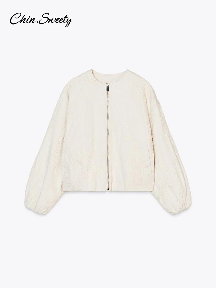 Рисунок 5 - Повседневная женская куртка-бомбер с вышивкой