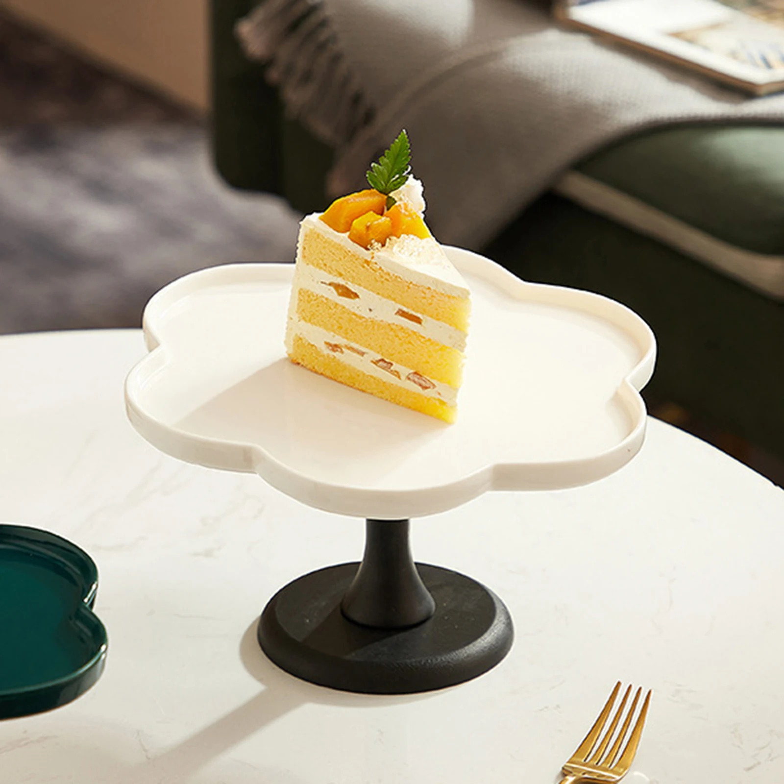 

Glass Cake Stand with Dome Clear Design Smooth Polishing Easy Clean Great for Cupcakes Snacks Sweets Cake Stand with Cover