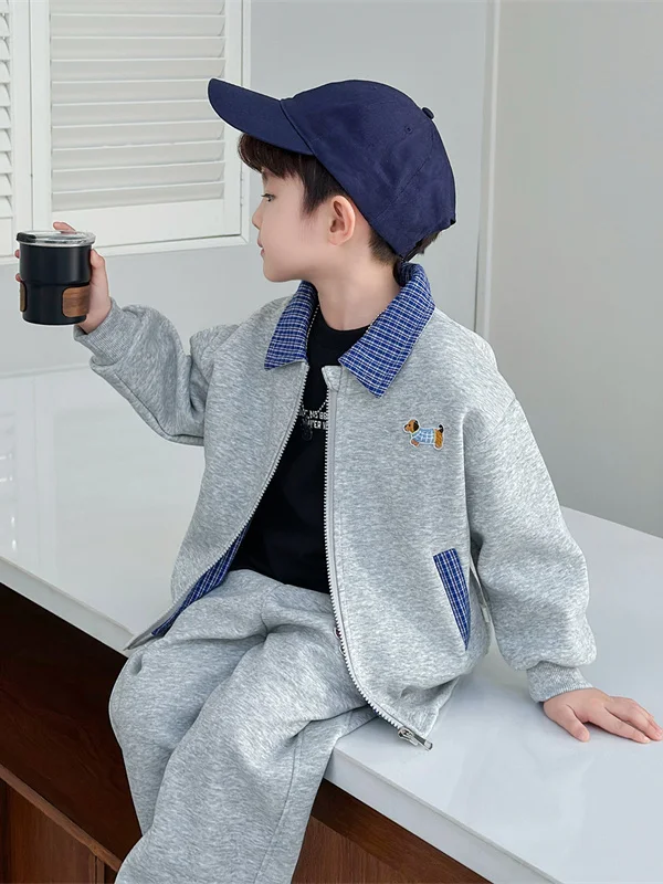 

Синий спортивный повседневный комплект из двух предметов для мальчиков: модный уличный стиль с длинными рукавами для осени, крутой и стильный для молодежи.