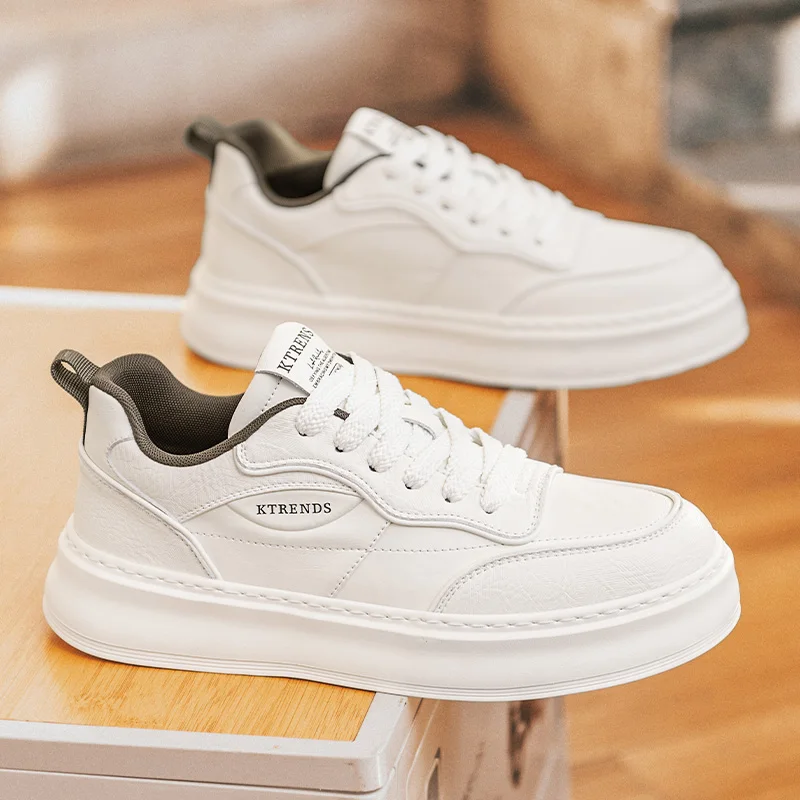 2025 Nuevas zapatillas blancas de otoño para hombre: zapatos casuales transpirables, estilo de pareja, de moda y más vendidos