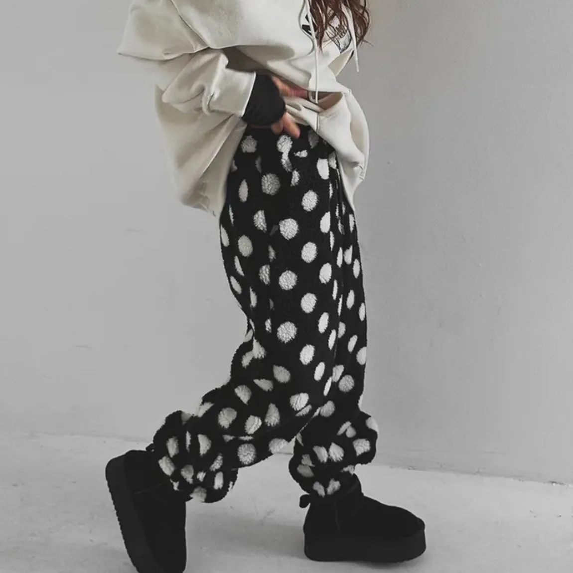 Calças casuais femininas coreano sle chique outono inverno novo facionable bolinhas algemado cintura elástica pele de cordeiro calças compridas