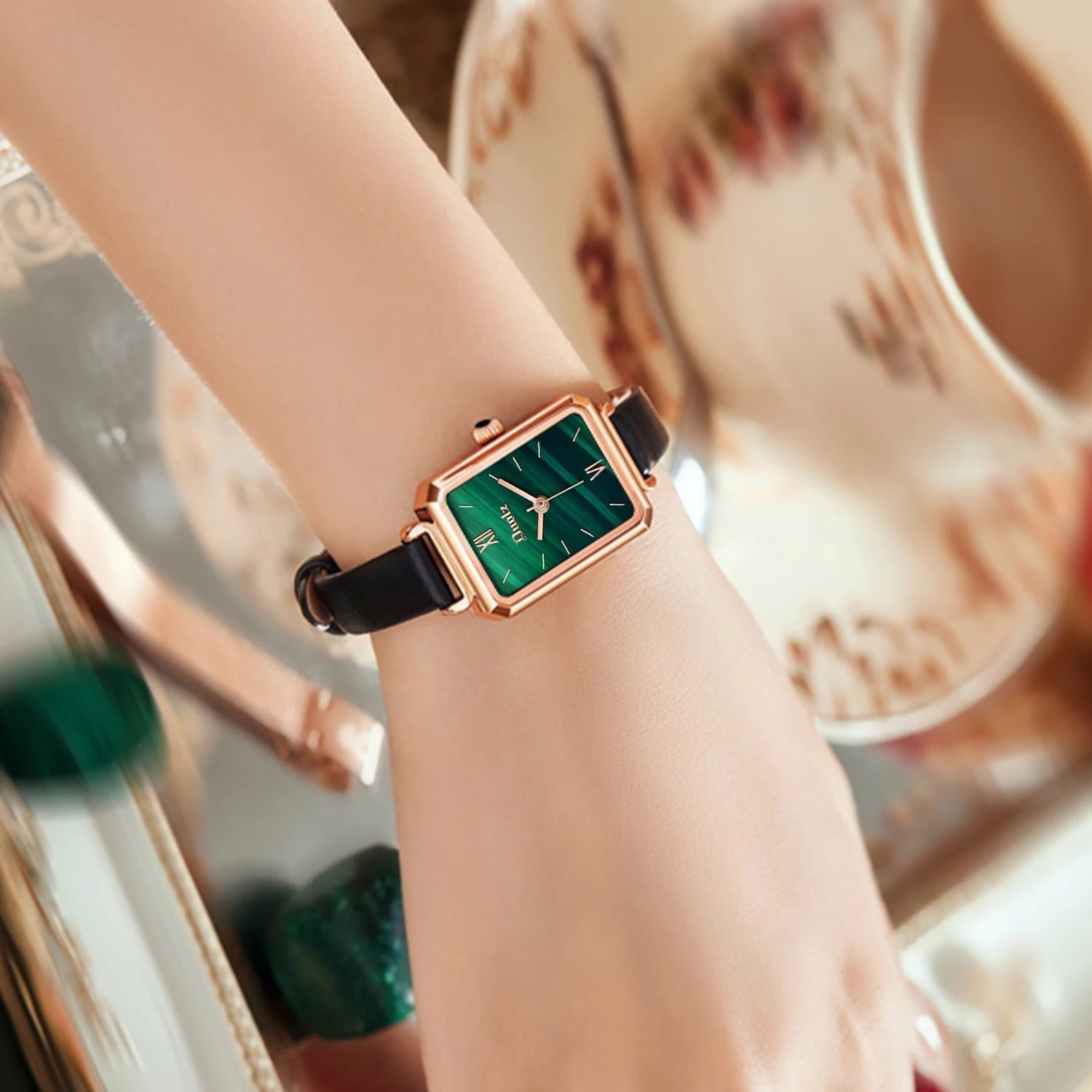 Retro classic peacock green square watch, fashionable and versatile leather strap, compact and waterproof women's watch