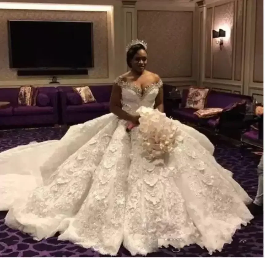 ที่กําหนดเอง Ballgown ลูกปัด Sweetheart งานแต่งงานชุดปิดไหล่ลูกไม้ Appliques Vestido De Novia Puffy Cathedral ชุดเจ้าสาว