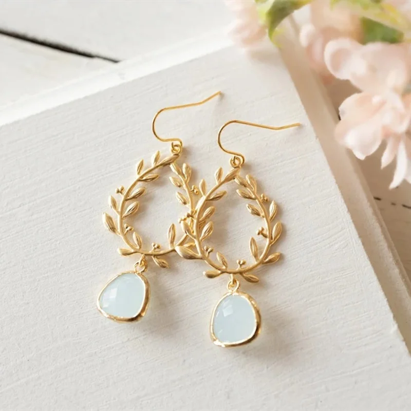 

Stylish Bridal Ivory Cream Teardrop Pearl Earrings 925 Silver Needle with Gold Plated Laurel Wreath Chandelier Earrings