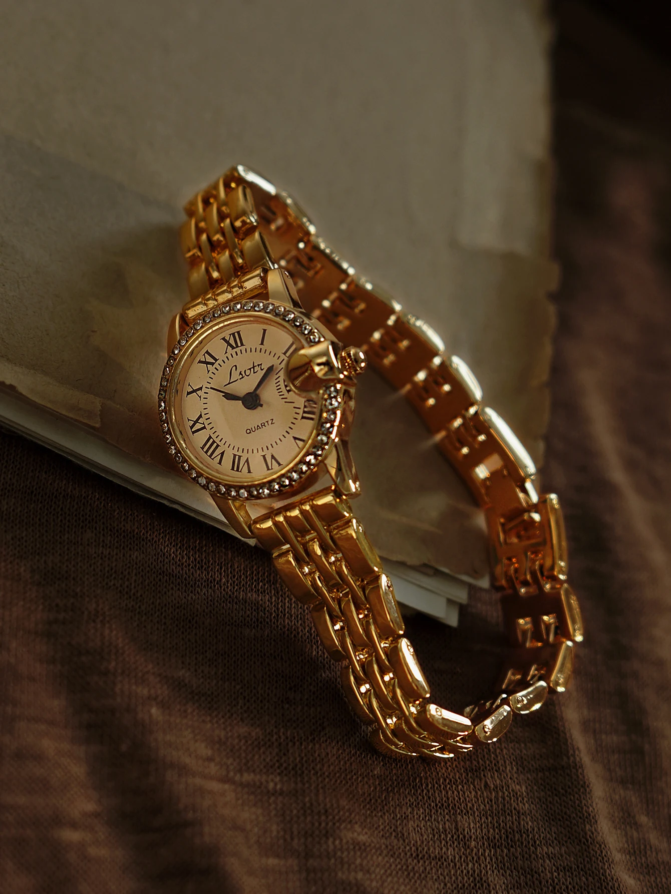 1 Piece French Retro Gold Small Dial Quartz Stainless Steel Strap Women's Watch, Elegant and Fashionable, Exquisite and Compact