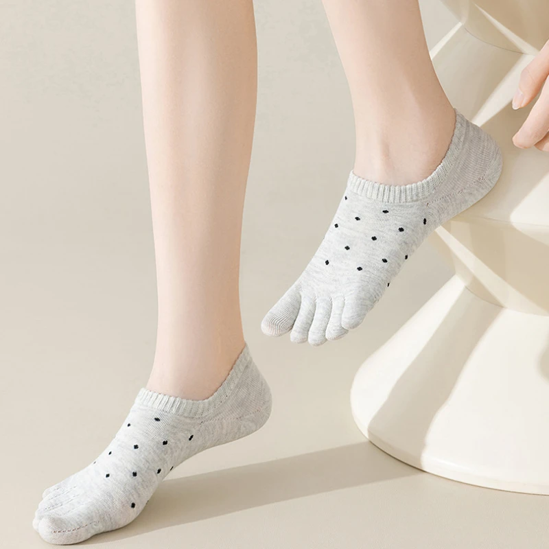 5 Pairs No Show Socks Women Non-slip Cotton Toe Socks with Separate Fingers Cute Dots Five Finger Slipper Socks Invisible