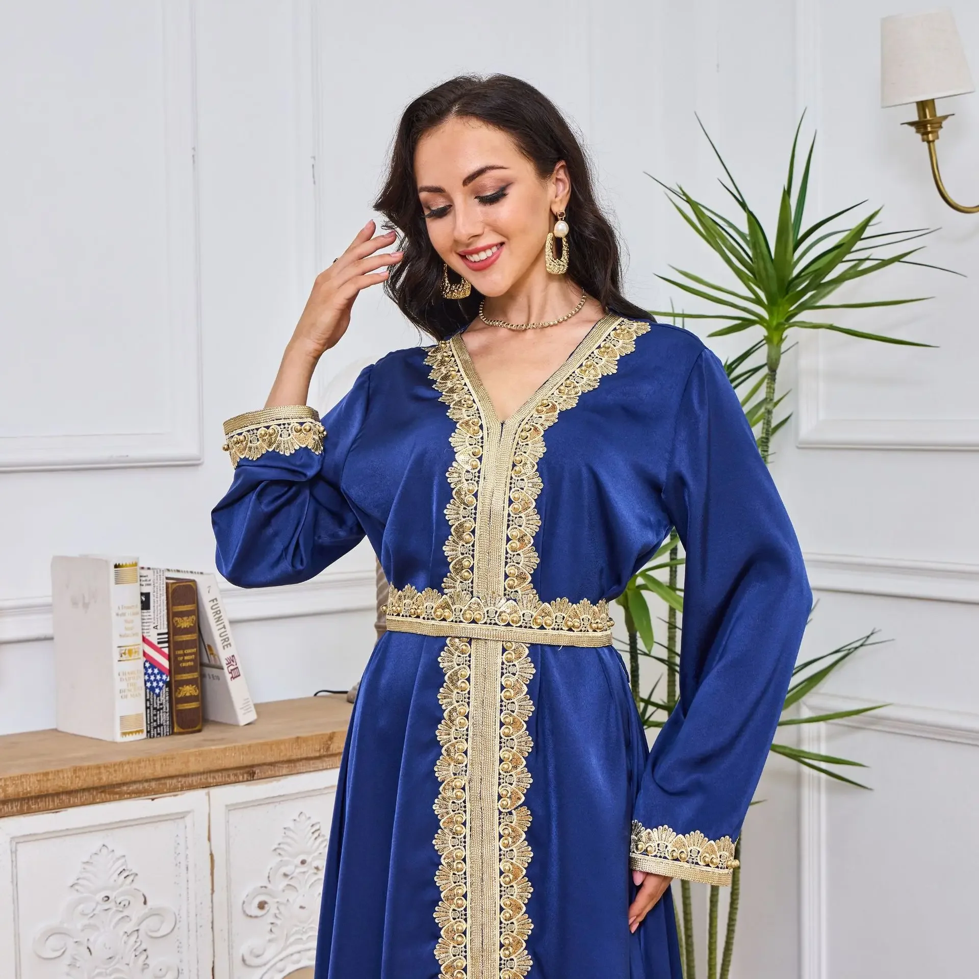 Commuter Embroidery Robe Muslim Abaya for Women Elegant V-neck Dubai Abayas Turkish Islam Clothing Party Evening Dress Kaftan