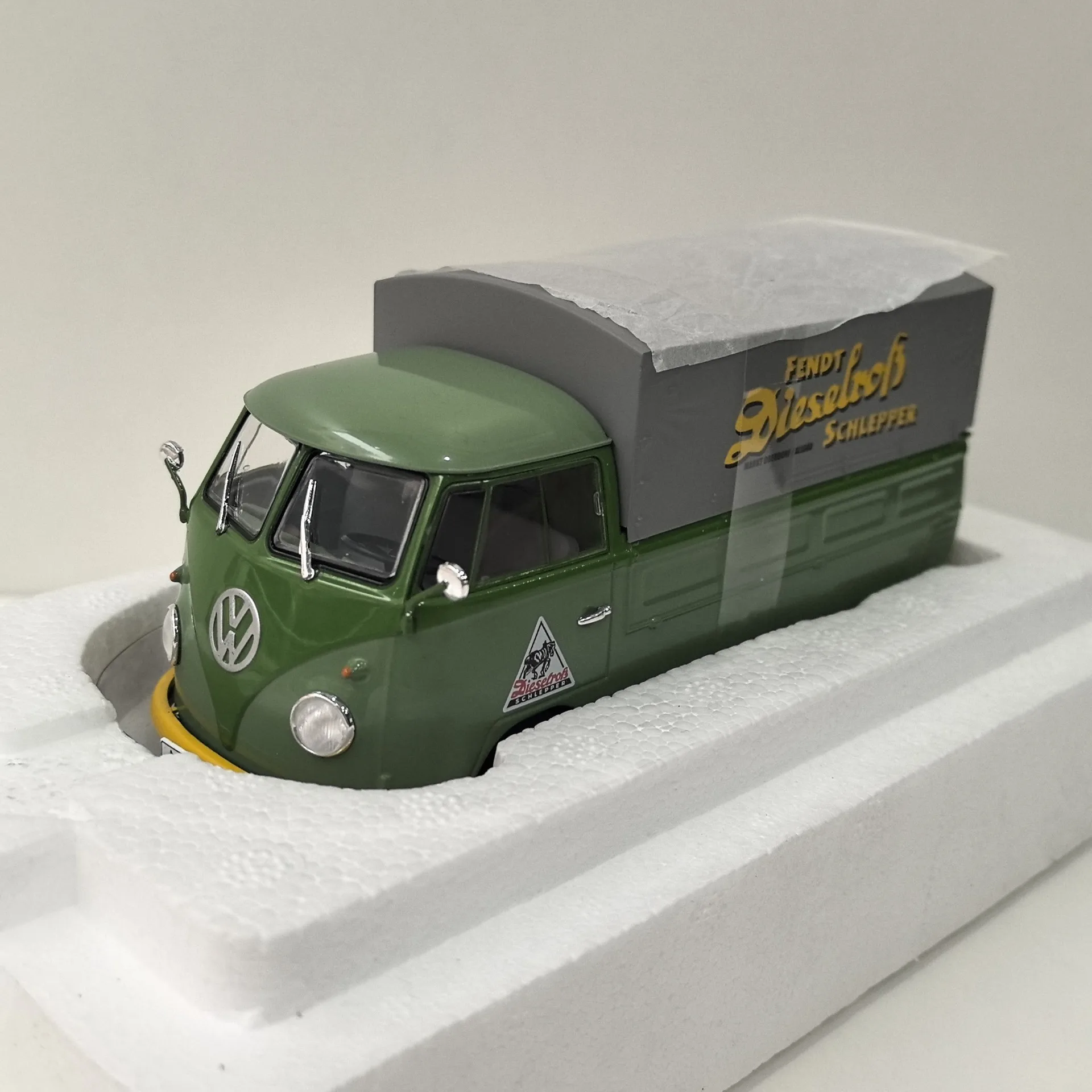

Diecast SCHUCO 1/32 Scale VW T1B T1 VW Pickup Alloy Car Model Collectible Toy Gift Souvenir Display Ornament