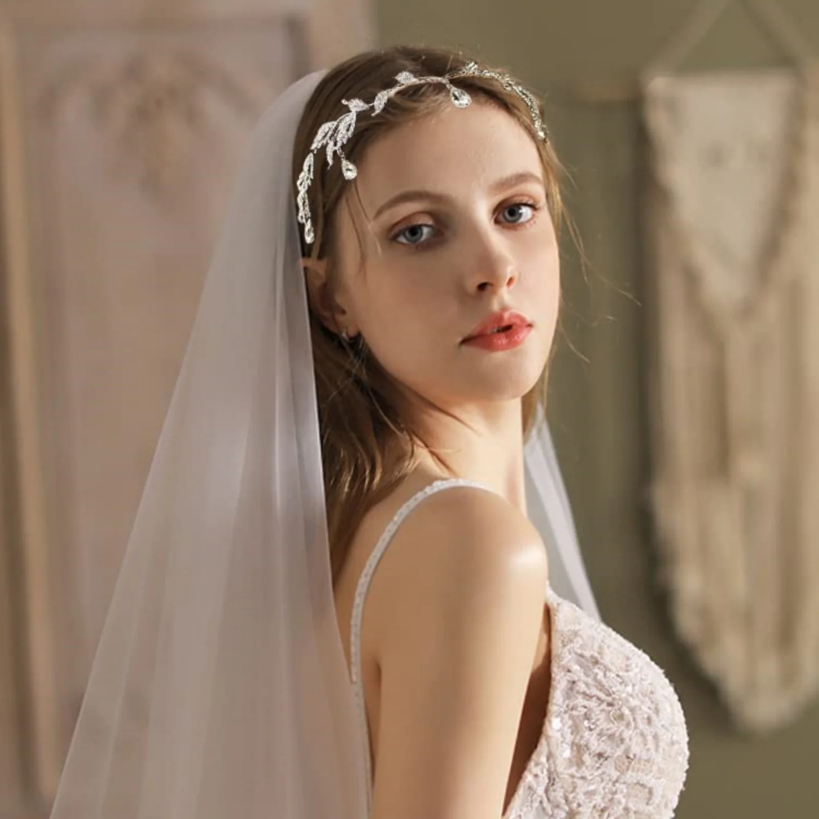 قطعة واحدة من خوذة الزفاف على شكل ورقة كريستال فضية، إكسسوار شعر زفاف رائع، متألق بأحجار كريمة على شكل قطرة، مثالية للعرائس