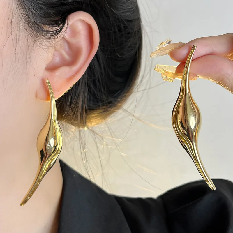 

Minimalist Metal Slender Curved Earrings for Women Europe And America Personality Exaggerated Unique Jewelry Travel Accessories