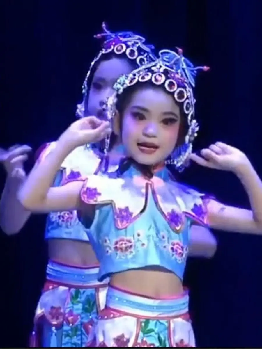 زي رقص العظام من Xiaoxi، زي أداء Huadan الجميل، زي أداء أوبرا بكين للأطفال، فستان أوبرا للأطفال