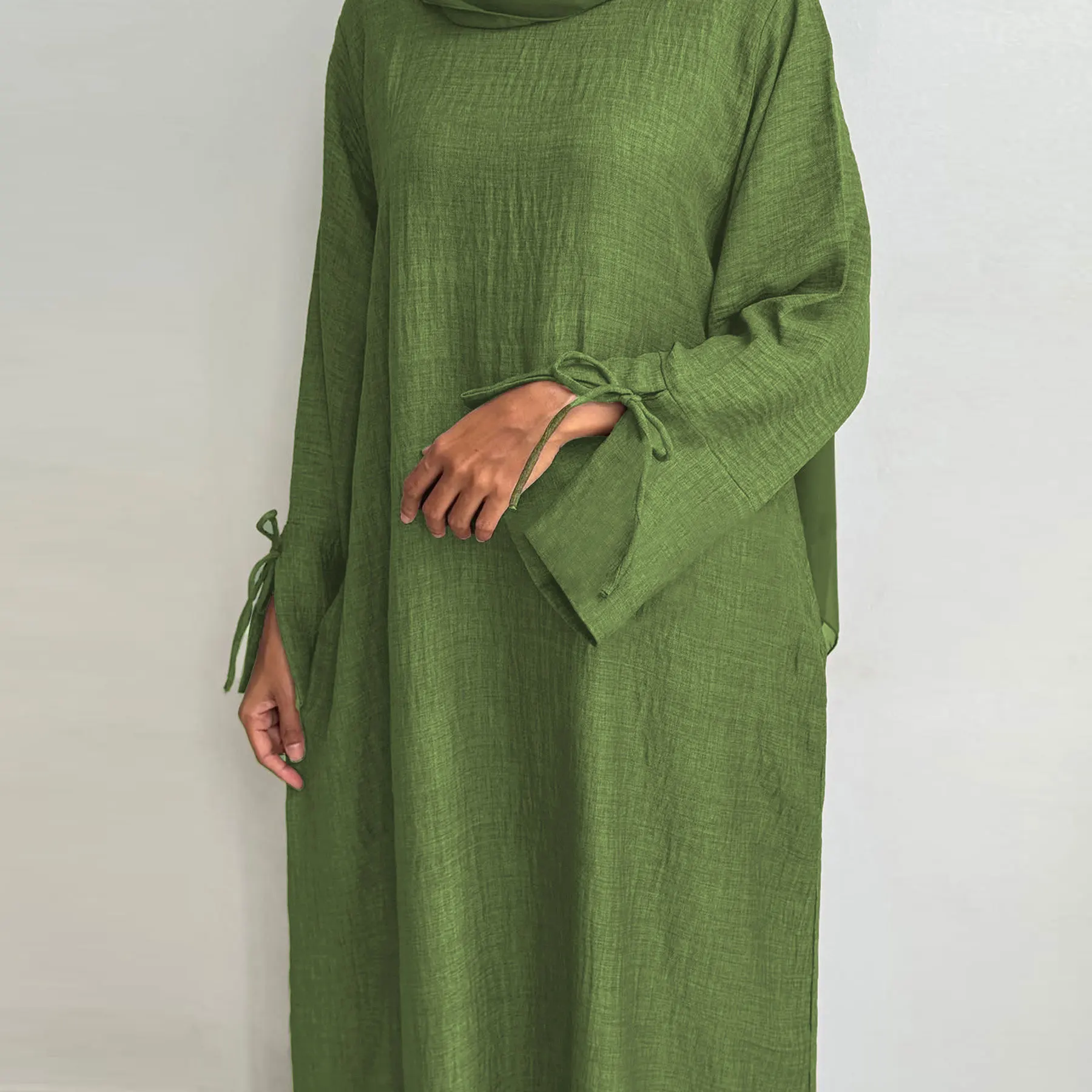 

Green Arabian Dresses For Women Modest Fashion Long Sleeve with Tie Detail Cuffs Suitable for Daily Wear and Special Occasions