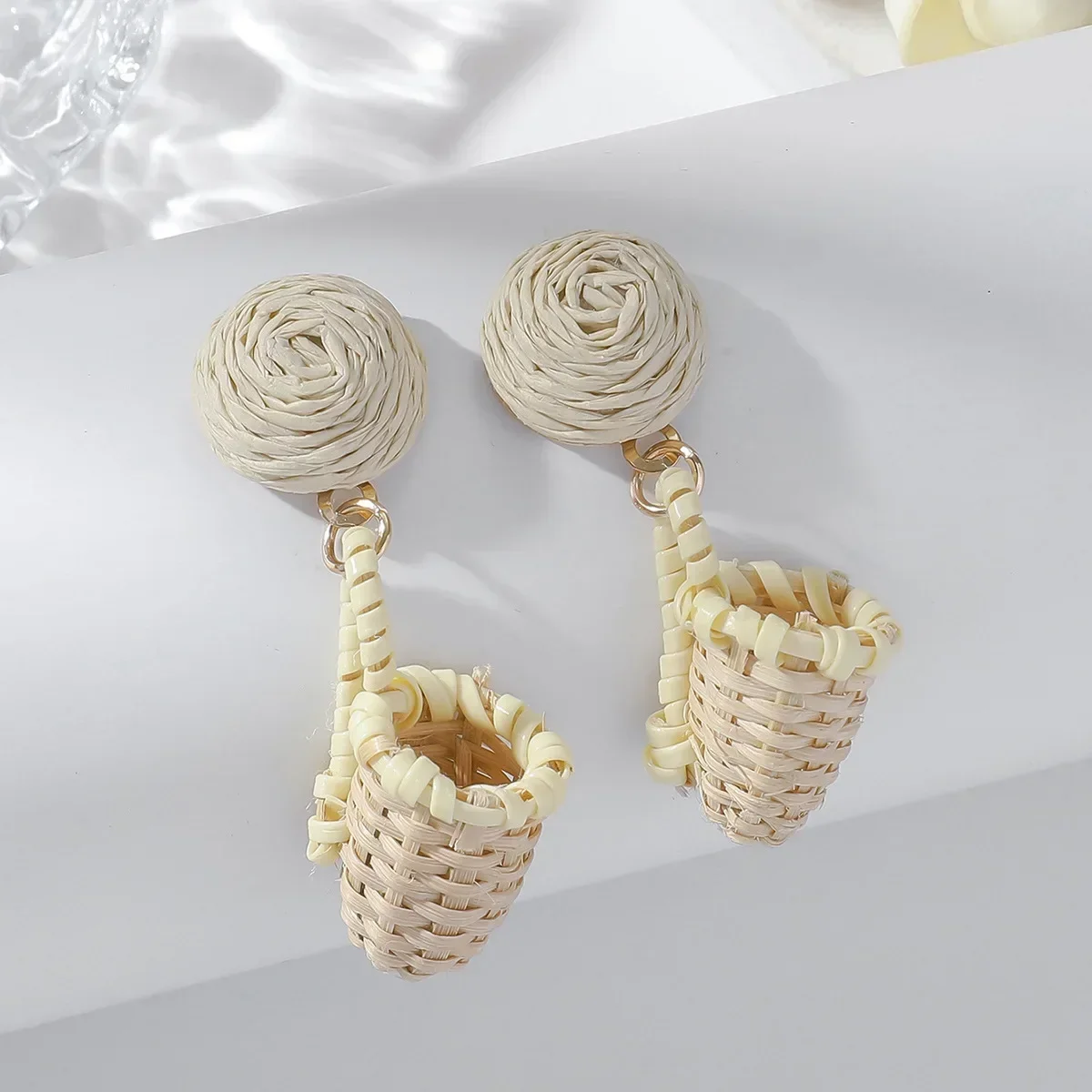 Sweet Hand Woven Raffia Small Bamboo Basket Earrings Fresh Round Geometric Shaped Earrings Ladies Graduation Gift