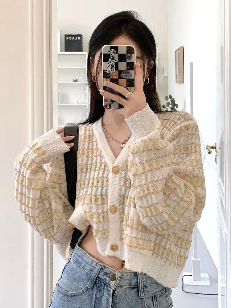 Soft and waxy style knitted cardigan jacket for women autumn 2024 new retro short v-neck sweater women's tops ins trend y2k tops