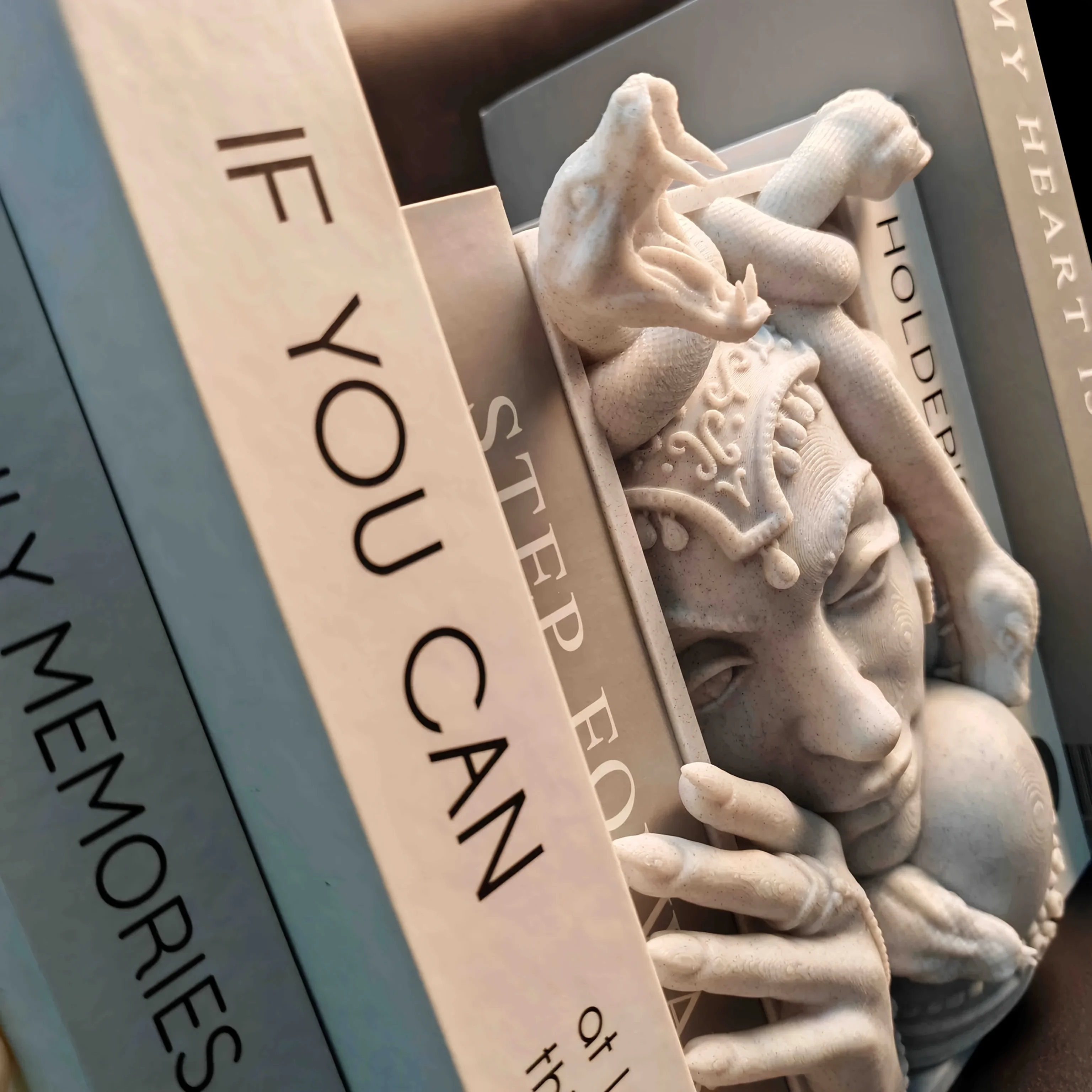 1 Medusa Statue Book Holder, Decorative Plastic Sculpture, Bookshelves, Tables, And Room Atmosphere, Indoor Decoration, No Need