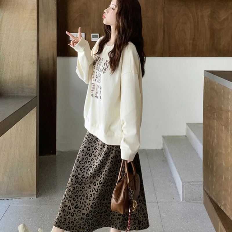 الخريف والشتاء جديد عصري كونغ نمط الرجعية قطعتين مجموعة المرأة فضفاضة إلكتروني الطباعة البلوز + ليوبارد طباعة نصف تنورة