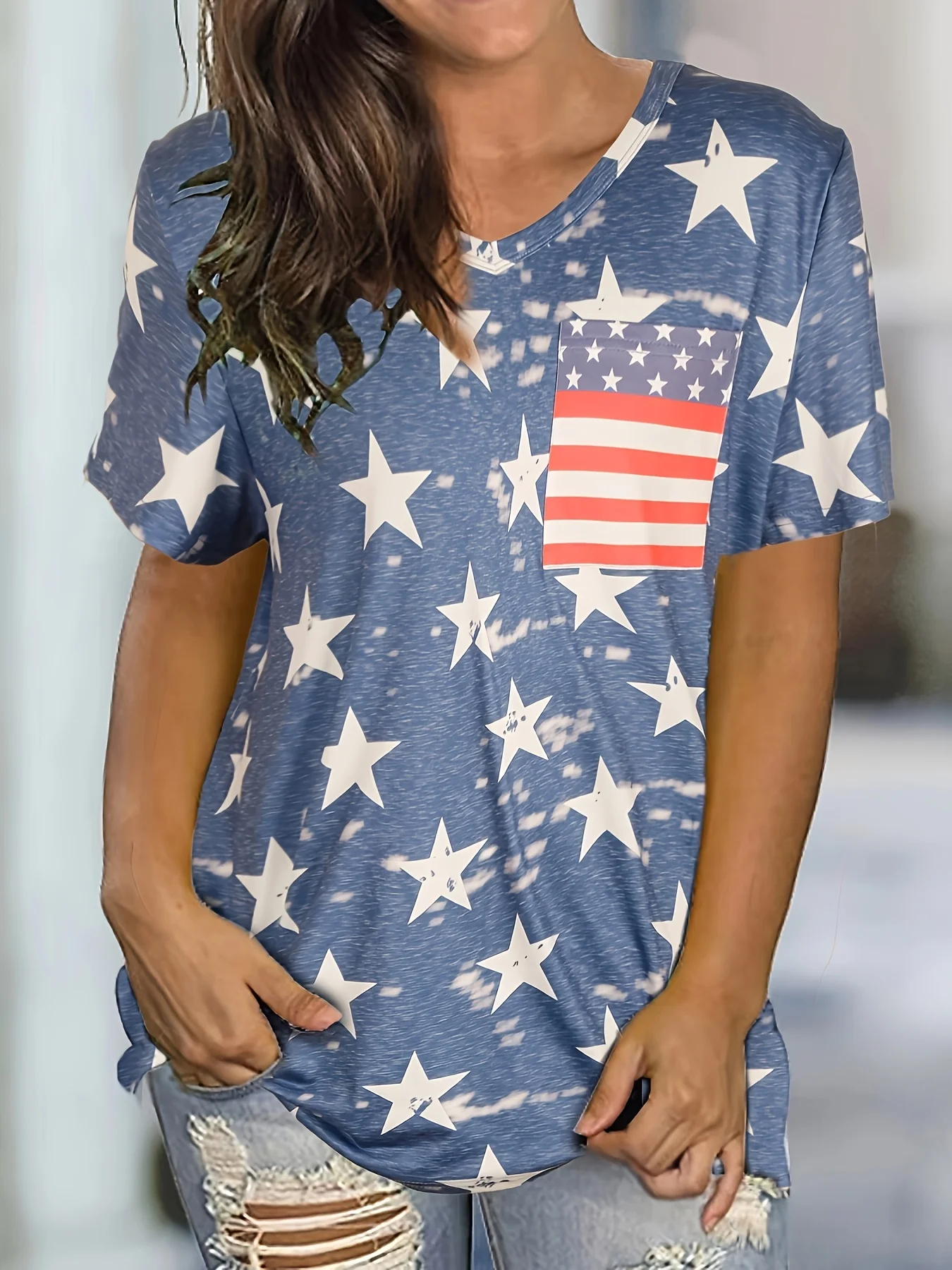 Stylish Plus Size Women’s Star Print V-Neck Tee with Pocket for Casual Outings
