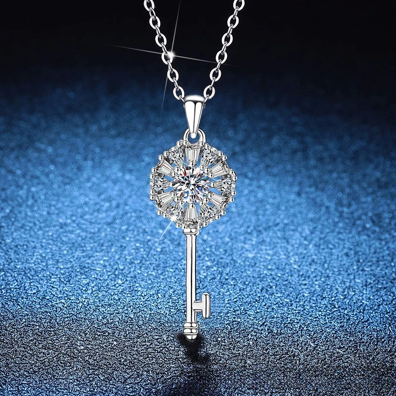 

T Home Key Necklace Platinum PT95018k Gold Necklace Moissanite Pendant Light Luxury Small Fragrant Moissanite Necklace Female