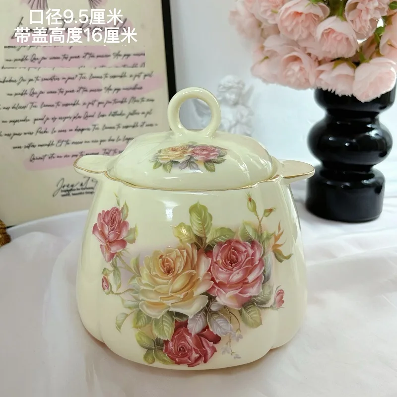 

European Ivory Yellow Handmade Gold Ceramic High Temperature Resistant Pig Oil Tank Chili Oil Tank Spoon Delivery