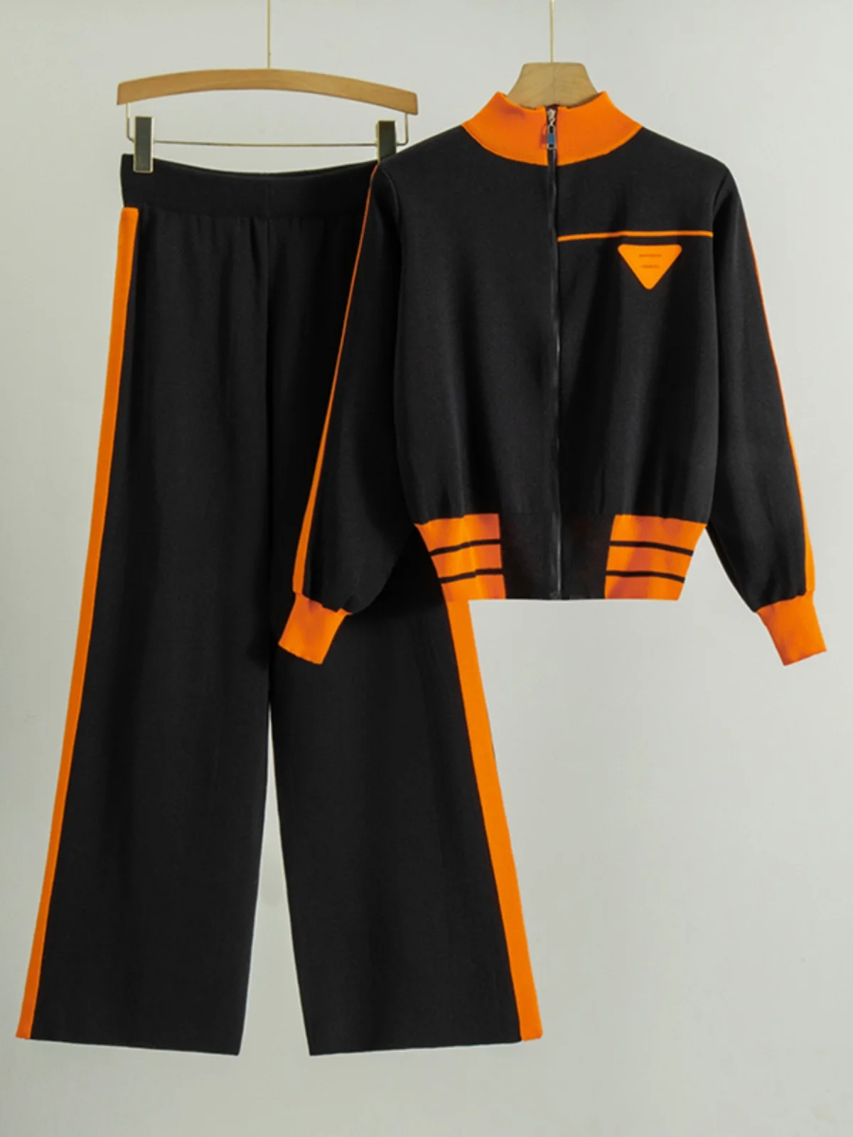 

Повседневный топ на молнии, широкие брюки, комплект из двух предметов, модная спортивная одежда, женский ансамбль премиум-класса, весенний сезон, клеевая ткань