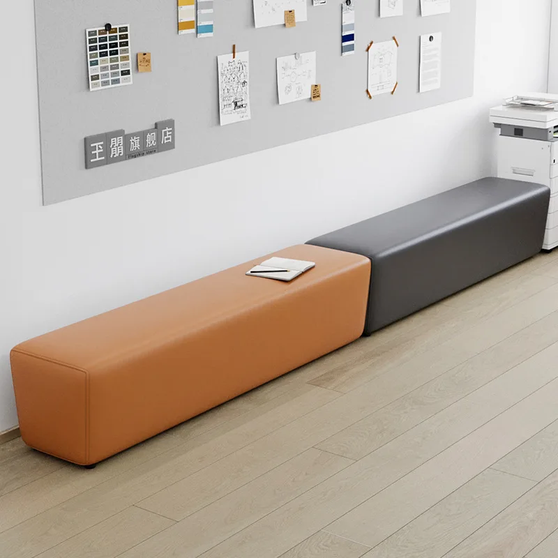 

Зона отдыха, прием, табурет для смены обуви, длинный диван, комбинация, простой и современный