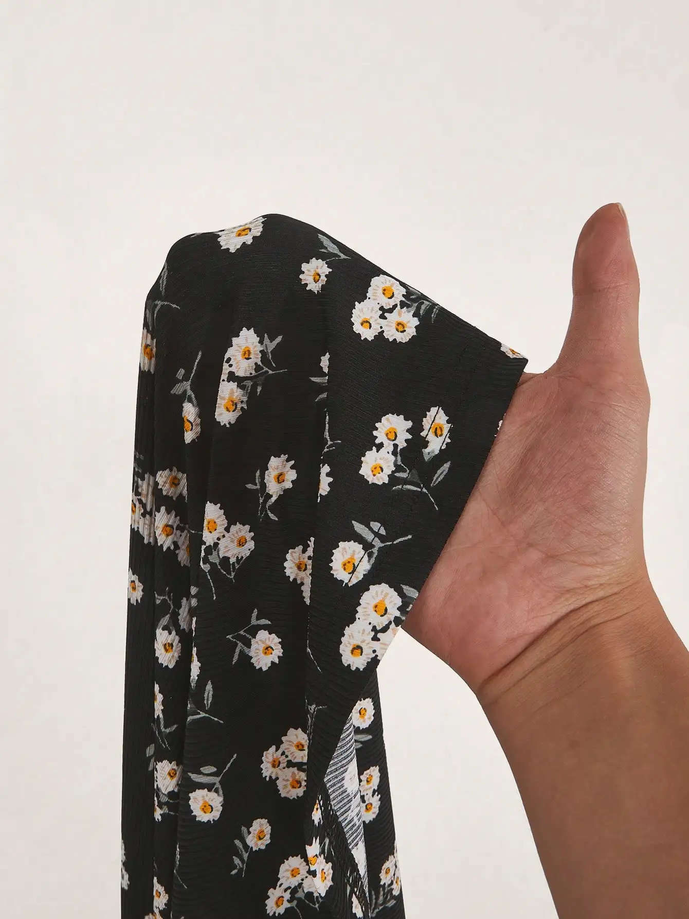 Neues Modisches Elegantes Ärmelloses Trägerkleid mit Blumenmuster in Unifarbe und Übergröße – Detail 12