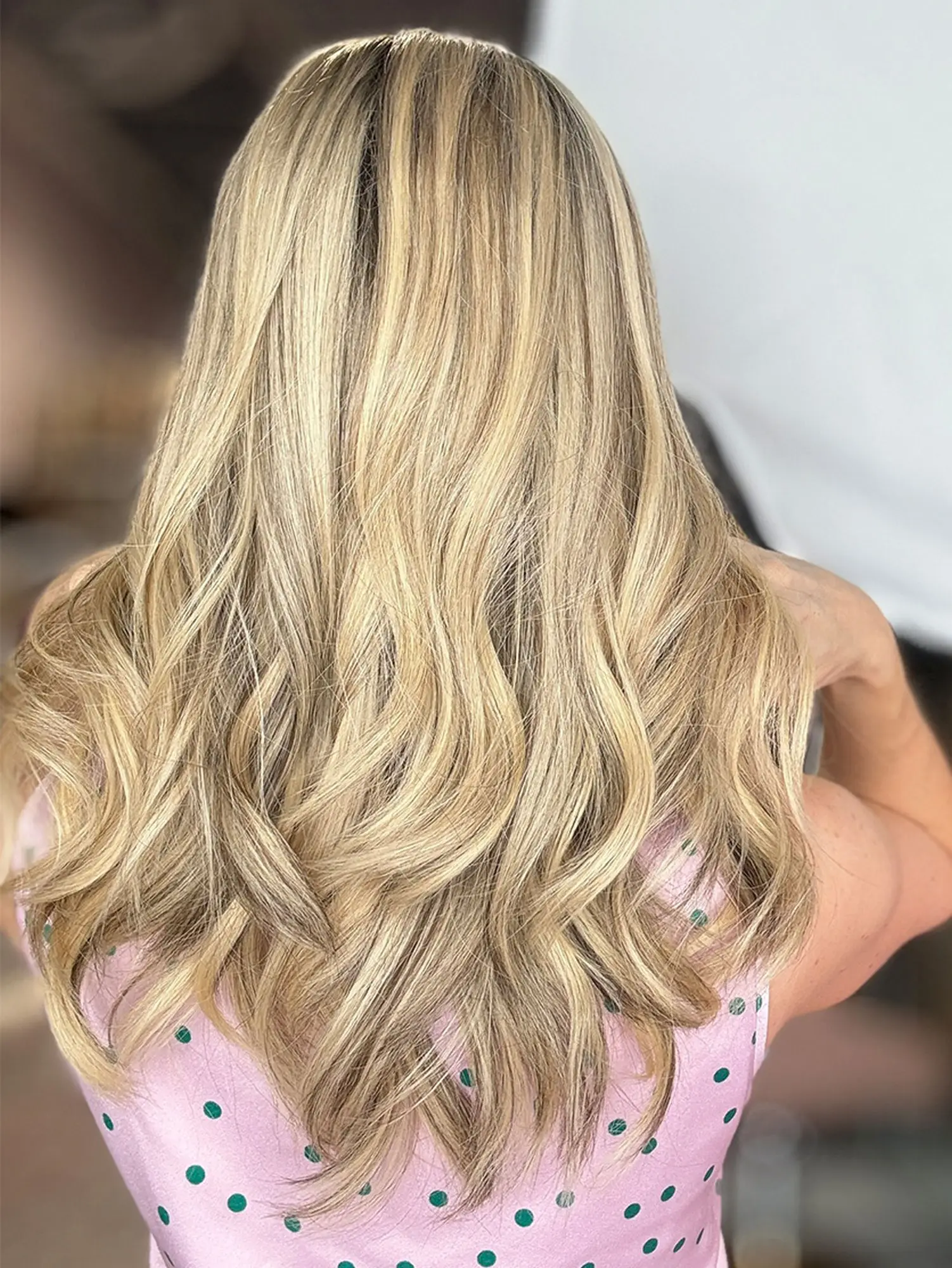 18 Inches Ombre Golden Blonde Shadow Roots Synthetic Lace Top Wigs Loose Wave Medium Length Middle Parting Ladies Wig Daily Use