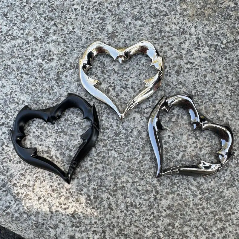 Heart-Shaped Carabiner Retro Style Gothic Metal Keychain Easy Clip-On Carabiner For Keys Bags Backpacks Hangings Carabiner Clip