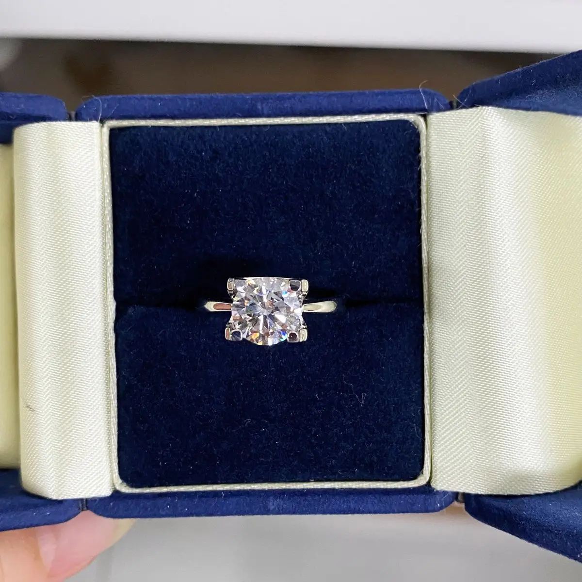 Classic Four-Finger Bull Head Moss Ring - PT950 Platinum - Simple and Fashionable Bestseller - Dark Color Moss Stone Ring