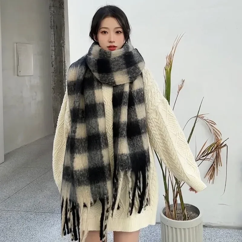 

2024 New Fashion Winter Plaid Scarf Female Autumn and Winter Everything New casual Classic Imitation Cashmere Plaid Sha T355