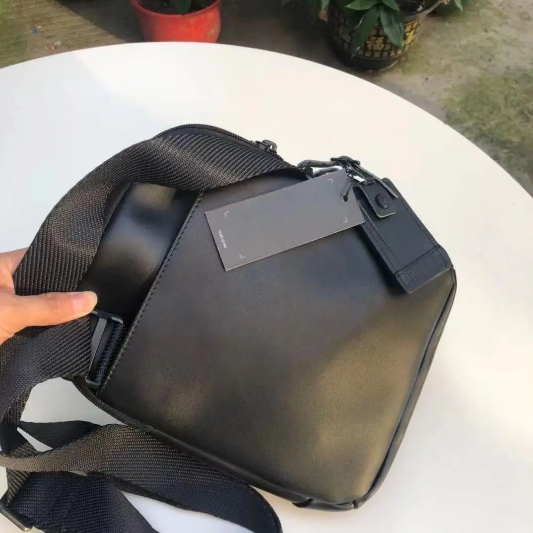 Tas Selempang Ramping untuk Pria, Tas Dada Crossbody Ringkas untuk Perlengkapan Penting, Desain Ringan 222402