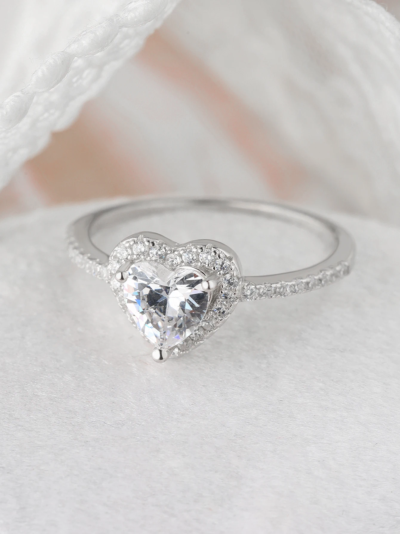 Anel de prata esterlina S925 europeu e americano luz luxo moda em forma de coração anel de prata para presentes de feriado, namoro, festas e uso diário, joias femininas de alta qualidade