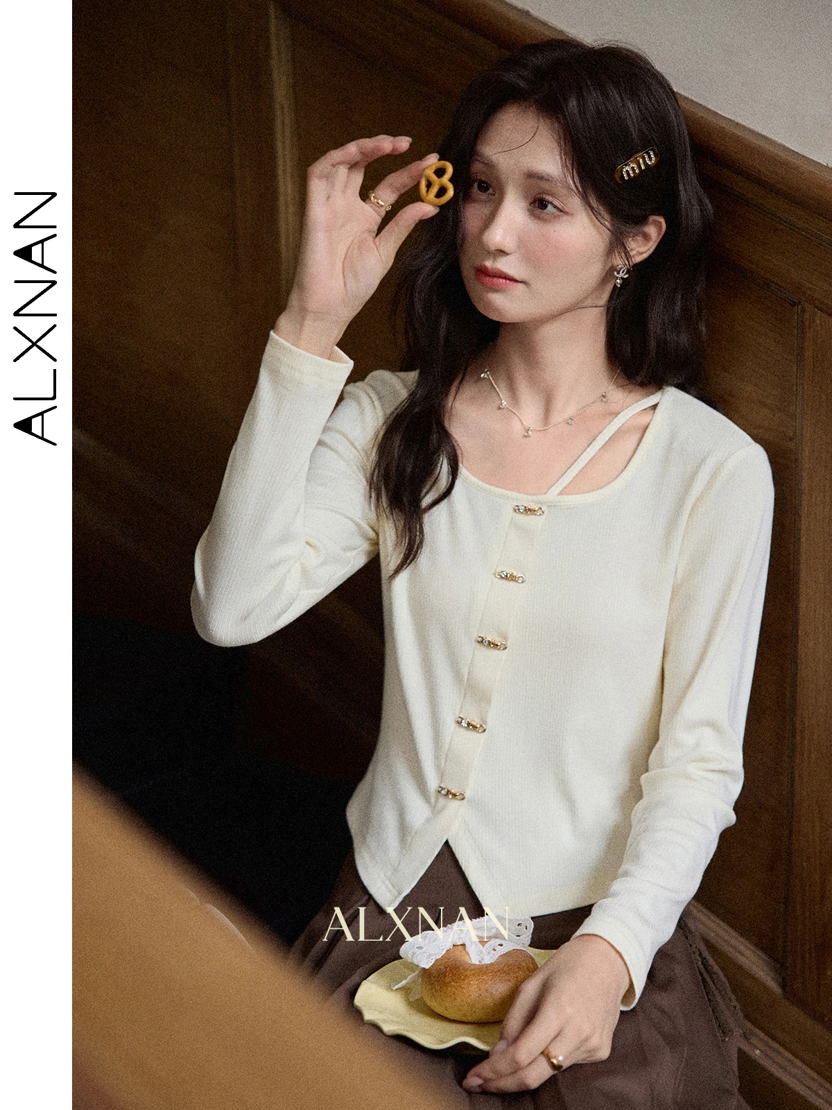 

ALXNAN Women's Sweater Apricot Elegant Slim-fit Metal Button Slit Design Pullover 2025 Autumn Office Lady Long Sleeve Top L56910