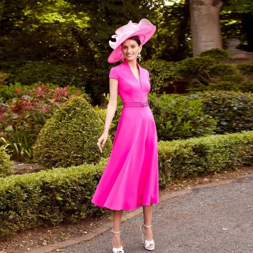 Robe trapèze rose chaude personnalisée pour la mère de la mariée, appliques en dentelle à col en V, longueur de thé, satin, invité de mariage, quoi que ce soit, 2025